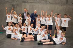 Zu den eindeutigen Gewinnern zählen auf jeden Fall die Primarschüler, denn wie sonst kommt man an einem Dienstagnachmittag so einfach aus dem Klassenzimmer raus? (Bild: Photopress / Maria Schmid)