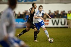 Der Buochser Stefan Trajkovik im Zweikampf mit dem St. Galler Dzengis Cavusevic. (Bild: Boris Bürgisser (Neue LZ))