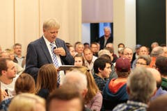 Gesprächsleiter Markus von Rotz (Bild: Roger Zbinden / Neue NZ)
