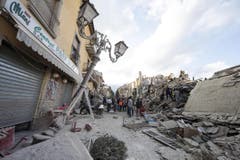 Eingestürzte Häuser in Amatrice. (Bild: EPA / Massimo Percossi)