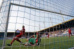 Luzerns Marco Schneuwly (nicht im Bild) erzielt das 2:2 im Super League Spiel zwischen dem FC Luzern und dem FC Sion. (Bild: Philipp Schmidli)