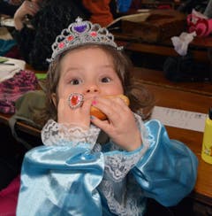 Wenn es so ein feines, frisches Weggli gibt, verliert selbst Prinzessin Zoe die Contenance. (Bild: Romano Cuonz)