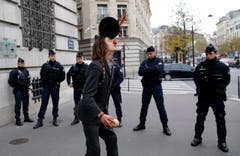 Er macht vor, was am Verhandlungstisch gelingen soll: Kusntstücke. (Bild: AP Photo/Christophe Ena)
