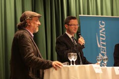 Wem würden Sie die beiden Badges fürs Bundeshaus geben? Keller: Ich bin einer von 20 Bundesparlamentariern, die ihre Zutrittskarten nicht vergeben. Fagetti: Einem Lobbyisten würde ich keinen Badge geben, die haben im Bundeshaus nichts zu suchen. (Bild: Roger Zbinden / Neue NZ)