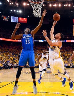 Im Team der US-Basketballer fehlen die Superstars Stephen Curry (Golden State Warriors, rechts)... (Bild: EPA / John G. Mabanglo)
