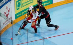 Im Bild (v.l.n.r.): Lars Henzi und der Kanadier Mathieu Duguay. (Bild: Stefan Kaiser (Neue Zuger Zeitung) PHOTO)