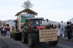 Der Wagen zum Hof des Zunftmeisters Paul III: Dextro-Zucht und Holzbau. (Bild: Andrea Waser / Neue NZ)