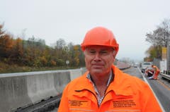 Eine der grössten Herausforderung ist das Bauen unter Verkehr. «Pro Fahrtrichtung müssen immer zwei Spuren zur Verfügung stehen», erklärt Otto Steiner, Projektleiter beim Bundesamt für Strassen Astra. (Bild: Philipp Unterschütz / Neue NZ)