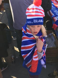 Von Kopf bis Fuss auf Island eingestellt. (Bild: Marion Loher)