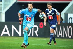 Lorenzo Bucchi, Note 4 In den zwei Partien gegen St. Gallen (1:2) und Sion (1:3) konnte ihm nur Russos Tor angelastet werden. Als Babbel kam, musste er wieder auf die Bank. 2 Spiele, 180 Minuten, 0 Tore/0 Assists, 5 Schüsse gehalten. (Bild: Philipp Schmidli)