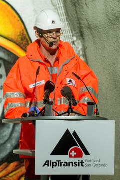Renzo Simoni, Präsident der Direktion der Alptransit AG während seiner Rede zum erfolgreichen Durchstoss der Weströhre am Ceneri-Basistunnel. (Bild: Keystone)
