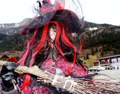 Hexen gibt es auch in Lungern in grosser Zahl ... (Bild: Romano Cuonz (Neue NZ))