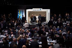 Das Abstimmungsritual zieht sich über mehrere Stunden hin. (Bild: Keystone/Ennio Leanza)