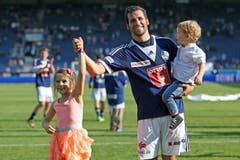 Michel Renggli: Note 4,5 Für die Mannschaft ist der Captain auf der Sechserposition oft wertvoll. Zum Saison- und Rückrundenstart ist er jedoch ziemlich behäbig. Karrierenende. Spiele: 27 (1946 Minuten). Tore/Assists: 1/2. Rote Karten: 1. Gelbe Karten: 2. (Bild: Philipp Schmidli)