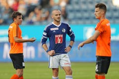 Luzerns Topscorer Marco Schneuwly ist heute zwar erfolgreich, bleibt nach dem 1:3 aber ratlos. (Bild: Philipp Schmidli / Luzerner Zeitung)