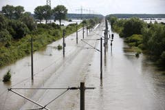 Die ICN-Strecke in Schönhausen in Neubrandnburg ist unterbrochen. (Bild: Keystone)