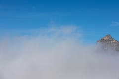 Seit dem frühen Dienstagmorgen waren dank der Wetterbesserung drei Helikopter und Suchtrupps zu Fuss im Dauereinsatz. (Bild: ALEXANDRA WEY)