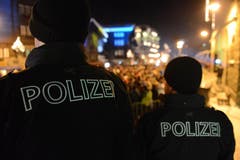 Die Polizei sorgt in Zermatt für Ruhe und Ordnung. (Bild: Keystone)