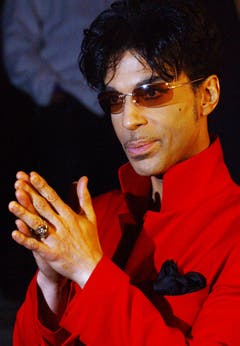 Prince am 20. April 2004 auf dem Weg zu einer Party, um die Veröffentlichung des Albums "Musicology" in New York zu feiern. (Bild: Keystone)