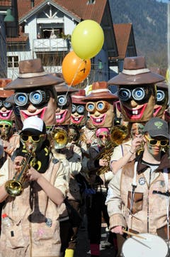 Kinderfasnacht mit Umzug am Güdismäntig in Alpnach. Im Bild die Städerschränzer. (Bild: Markus von Rotz / NZ (27. 02. 2017))