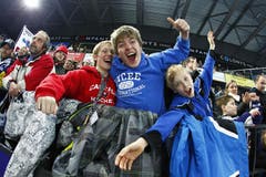 Jubel bei den EVZ-Fans. (Bild: Stefan Kaiser / Neue ZZ)