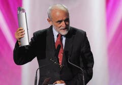Der Schweizer Jakob Kellenberger gewinnt den SwissAward in der Kategorie Politik (Bild: Keystone)