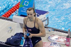 KATIE LEDECKY. - Es könnten die Schwimmspiele des mittlerweile 19-jährigen Wunderkindes werden. 2012 war noch Katie Ledeckys Landsfrau Missy Franklin mit viermal Gold das Starlet im Becken. Doch nun könnte Ledecky in Rio die grosse Show abliefern. Bei der WM in Kasan bewies sie mit fünf Titeln ihr enormes Potenzial. «Sie schwimmt wie ein Mann», meinte der elfmalige Olympia-Medaillengewinner Ryan Lochte einmal fast ehrfürchtig. «Sie ist so stark im Wasser. Ich habe noch nie in meinem Leben eine Schwimmerin wie sie gesehen.» (Bild: AP / Matt Slocum)