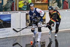 Zweikampf zwischen dem Grenchner Yannick Sterchi und Patrik Merz (Bild: Christian H.Hildebrand / Neue ZZ)