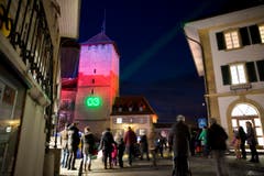 Projektionen von Licht-Spezialisten auf dem Schulhaus vor dem Berntor werden die Hauptattraktion des Festivals ausmachen. (Bild: Keystone / Cyril Zingaro)