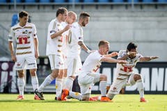Der Luzerner Dario Lezcano (rechts) jubelt mit seiner Mannschaft nach seinem Tor zum 0:1. (Bild: Keystone)