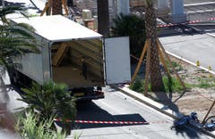 Der todbringende LKW am Tag nach dem Attentat an der Strandpromenade von Nizza. (Bild: OLIVIER ANRIGO)