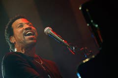 Den amerikanischen Sänger Lionel Ritchie kostete die Trennung von Ehefrau Diane 20 Millionen Dollar. (Bild: Keystone)