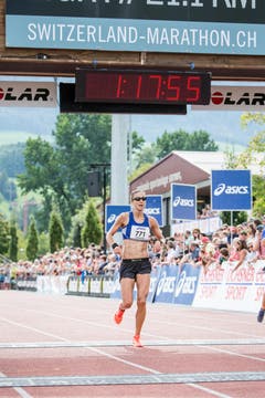 Die Zweitplatzierte im Halbmarathon: Susanne Rüegger aus Cham. (Bild: Manuela Jans-Koch / Neue LZ)