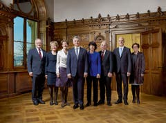 2014 (von links): Johann Schneider-Ammann, Eveline Widmer-Schlumpf, Simonetta Sommaruga, Bundespräsident Didier Burkhalter, Doris Leuthard, Ueli Maurer, Alain Berset und Bundeskanzlerin Corina Casanova im Bundesratszimmer im Bundeshaus in Bern. (Bild: Bundeskanzlei / Dominic Büttner / Beatrice Devenes)