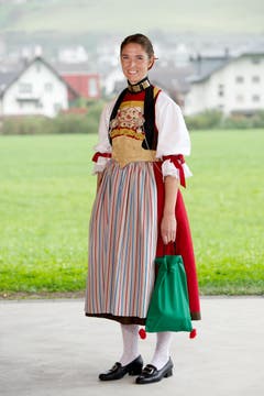 Patricia Kipfer mit der Nidwaldner Empire Tracht. (Bild: Corinne Glanzmann / Neue NZ)