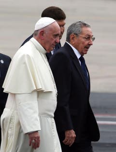Papst Franziskus mit Raul Castro. (Bild: Keystone)