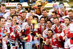 Team Canada gewann mit 4:3 gegen den HC Lugano. (Bild: EPA/GIAN EHRENZELLER)