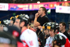 Die Schweizer Streethockey-Nati spielt heute gegen Kanada. Im Bild : Trainer Tibor Kapanek (SUI). (Bild: Maria Schmid)
