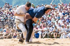 Andi Imhof, links, und Lutz Scheuber, rechts, während dem 4. Gang. (Bild: Alexandra Wey / Keystone)