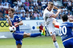 Der Basler Marc Janko, 2. v.r., trifft zum 2:2 (Bild: Keystone / Thomas Hodel)
