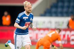 Luzerns Markus Neumayr feiert sein Penalty-Tor zum 1:0. (Bild: Keystone / Urs Flüeler)