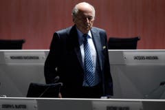 Gegen 17 Uhr wird man wissen, ob Sepp Blatter weiterhin den Weltfussballverband führen wird. (Bild: KEYSTONE/WALTER BIERI)