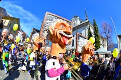 Kinderfasnacht mit Umzug am Güdismäntig in Alpnach. Im Bild die Seegusler. (Bild: Markus von Rotz / NZ (27. 02. 2017))
