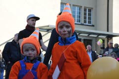An der Kinderfasnacht Hergiswil sorgten längst nicht nur die Kleinen für die fasnächtliche Stimmung. (Bild: Matthias Piazza (Hergiswil, 17. Februar 2017))