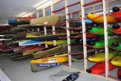 Dutzende Boote im neuen Lager. (Bild: Rosmarie Berlinger)