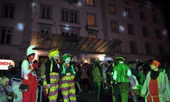 Maskierte aus Nah und Fern kamen ins Klosterdorf. (Bild: René Hensler, maeuderball.ch)
