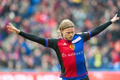 Basel's Birkir Bjarnason trifft zum 1:0. (Bild: Keystone / Georgios Kefalas))