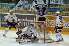 Jubel bei Björn Christen nach seinem Traumpass auf Fabian Sutter (nicht im Bild). (Bild: Keystone)