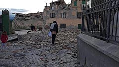 In Amatrice sind zahlreiche Gebäude eingestürzt. (Bild: EPA / Emiliano Grillotti)