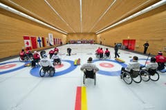 Die Teams von Finnland, der Slovakei und Norwegen. (Bild: Dominik Wunderli (Neue LZ))